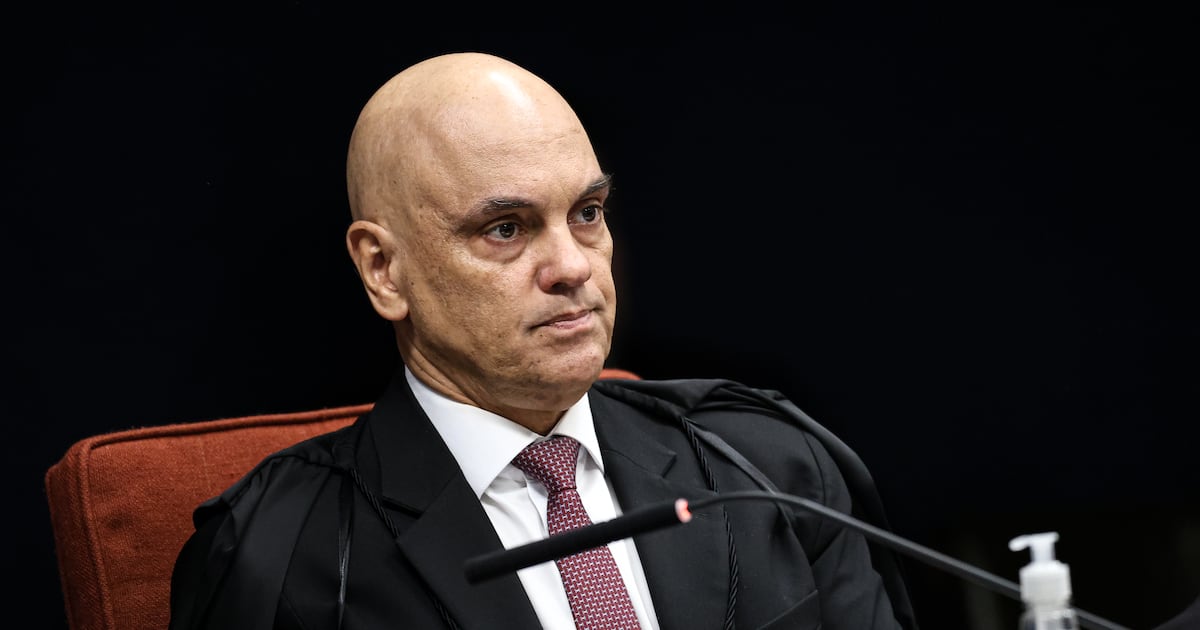 Mensagens e encontros: o que os ministros do STF devem analisar em julgamento de Moraes