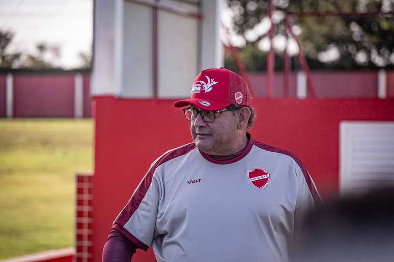 Incêndio atinge prédio do técnico Guto Ferreira em Goiás