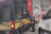 PM aborda perua escolar