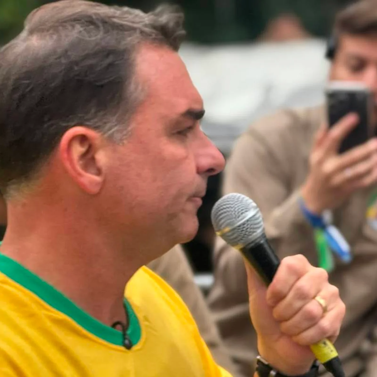 Flávio acusa Dino de agir politicamente e nega verba pública em Dark Horse