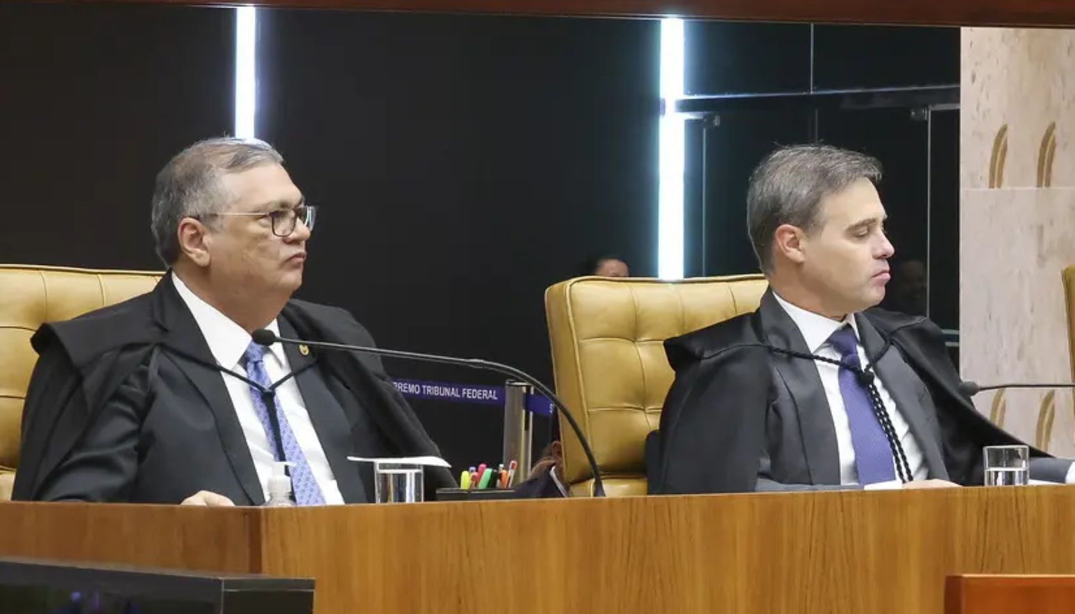 Os ministros Fl&aacute;vio Dino e Andr&eacute; Mendon&ccedil;a est&atilde;o &agrave; frente de decis&otilde;es opostas no STF