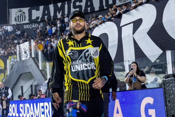 Neymar provoca torcida do Atlético-MG: "Com joelho estourado, sou melhor"