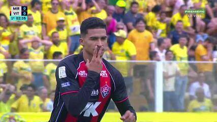 Aos 2 min do 1º tempo - gol de dentro da área de Renê Sousa do Vitória contra o Mirassol