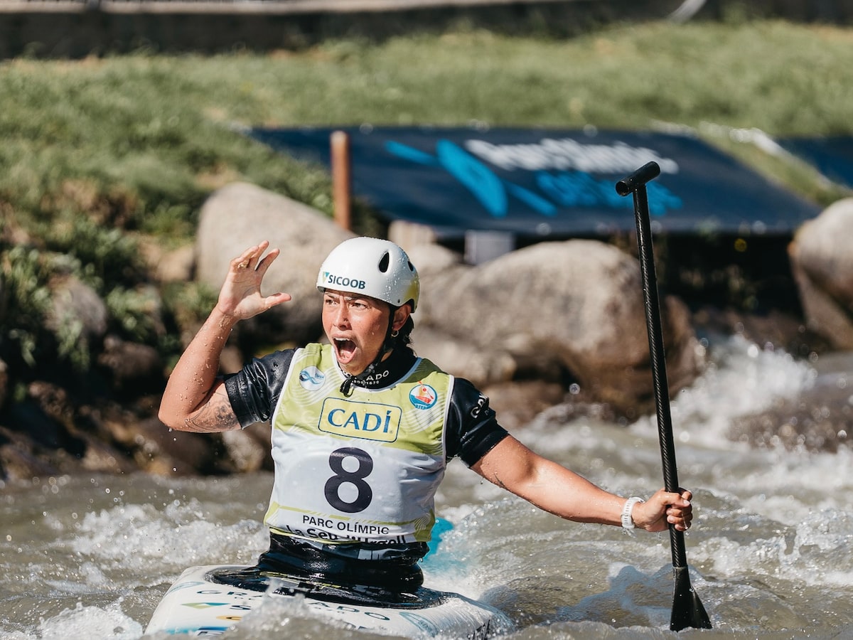 Ana Sátila conquista medalha de ouro na Copa do Mundo de canoagem slalom