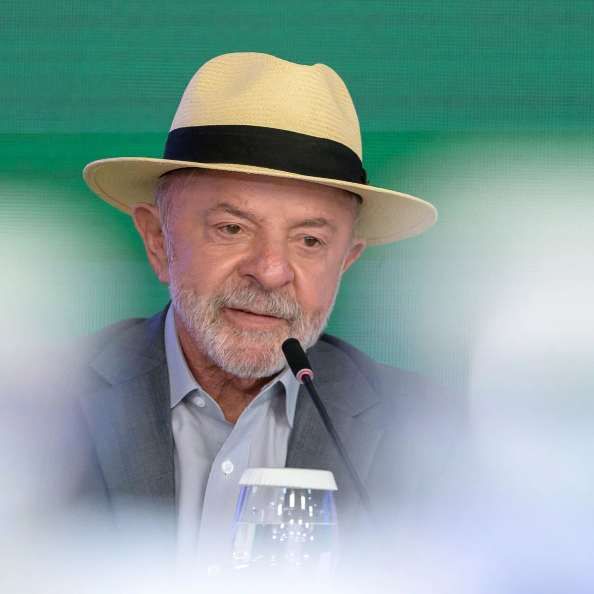 Lula nega prejuízo e chama fim da "taxa das blusinhas" de “reparação”