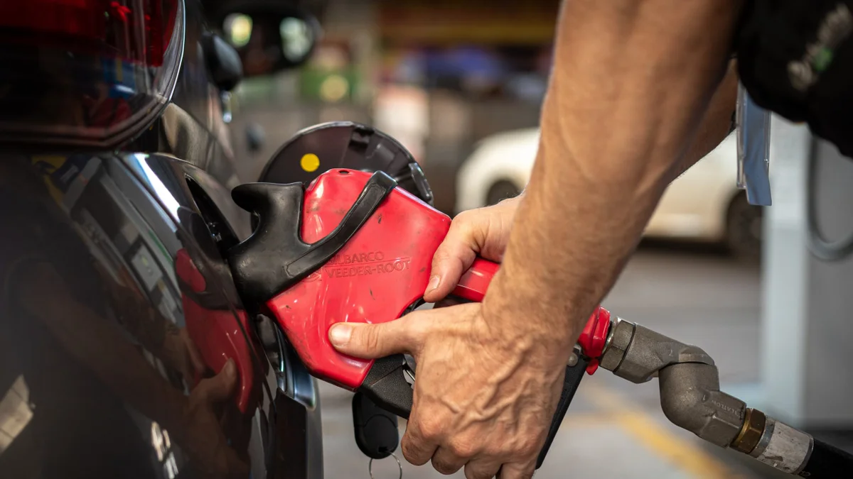 Com alta do petróleo, Lula concede novos subsídios para combustíveis