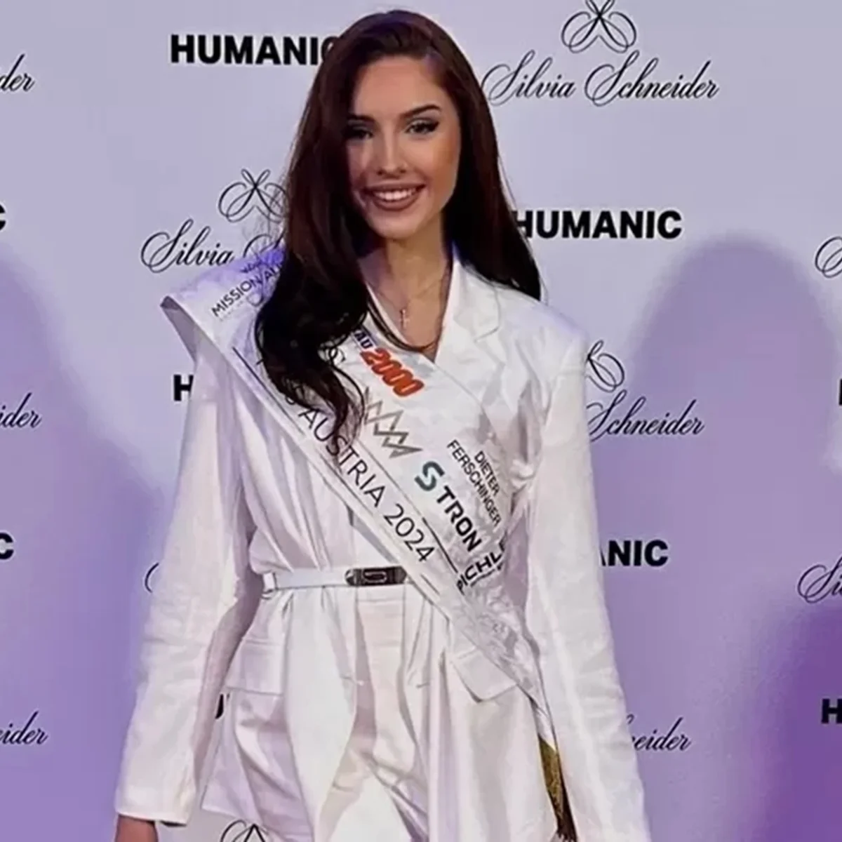 Miss Áustria morre aos 22 anos após passar por sete cirurgias cardíacas