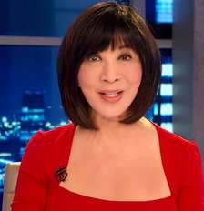 Kaity Tong em seu último dia como apresentadora de telejornal Foto: Reprodução