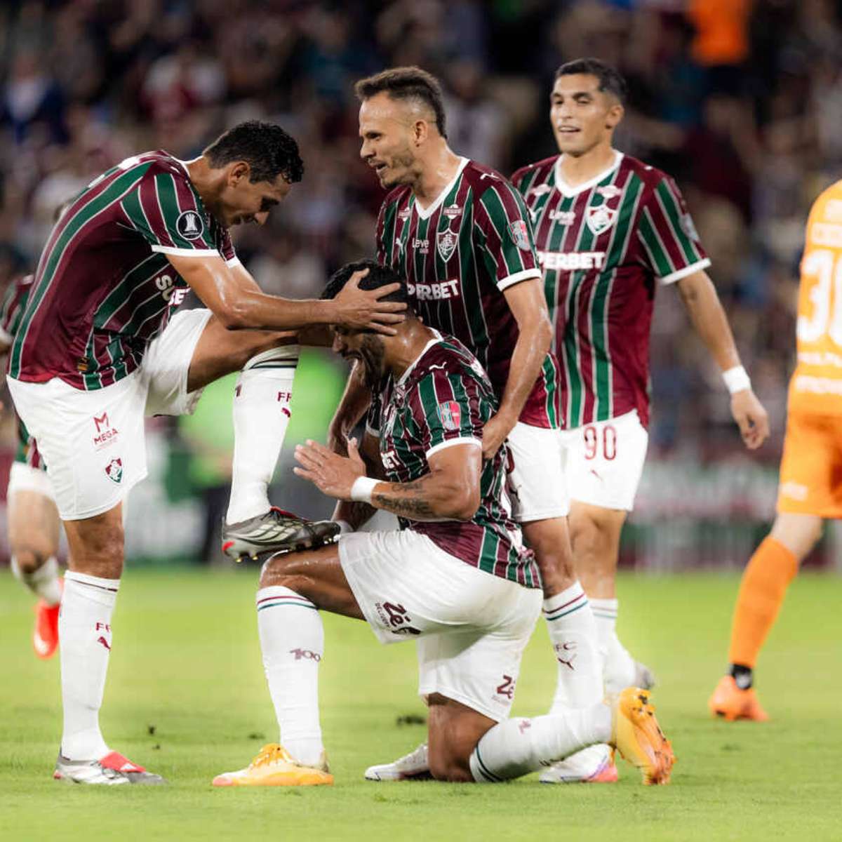 Marcão emplaca série invicta no Fluminense e recupera atletas