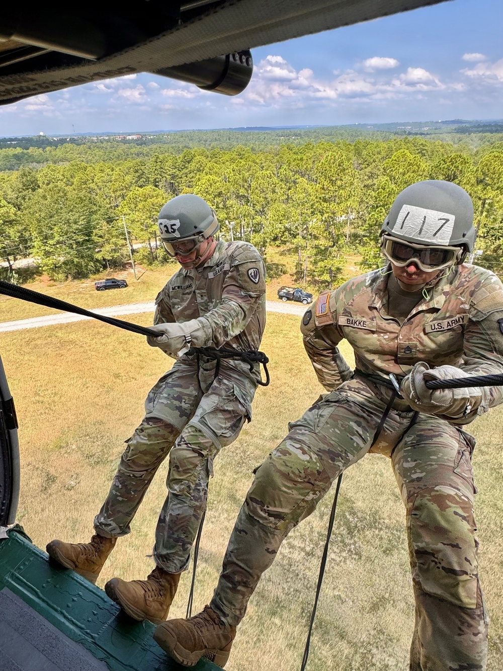 Imagem relacionada à notícia: Agressão aérea! Soldados do Forte Rucker completam o Exército 10 dias mais difíceis