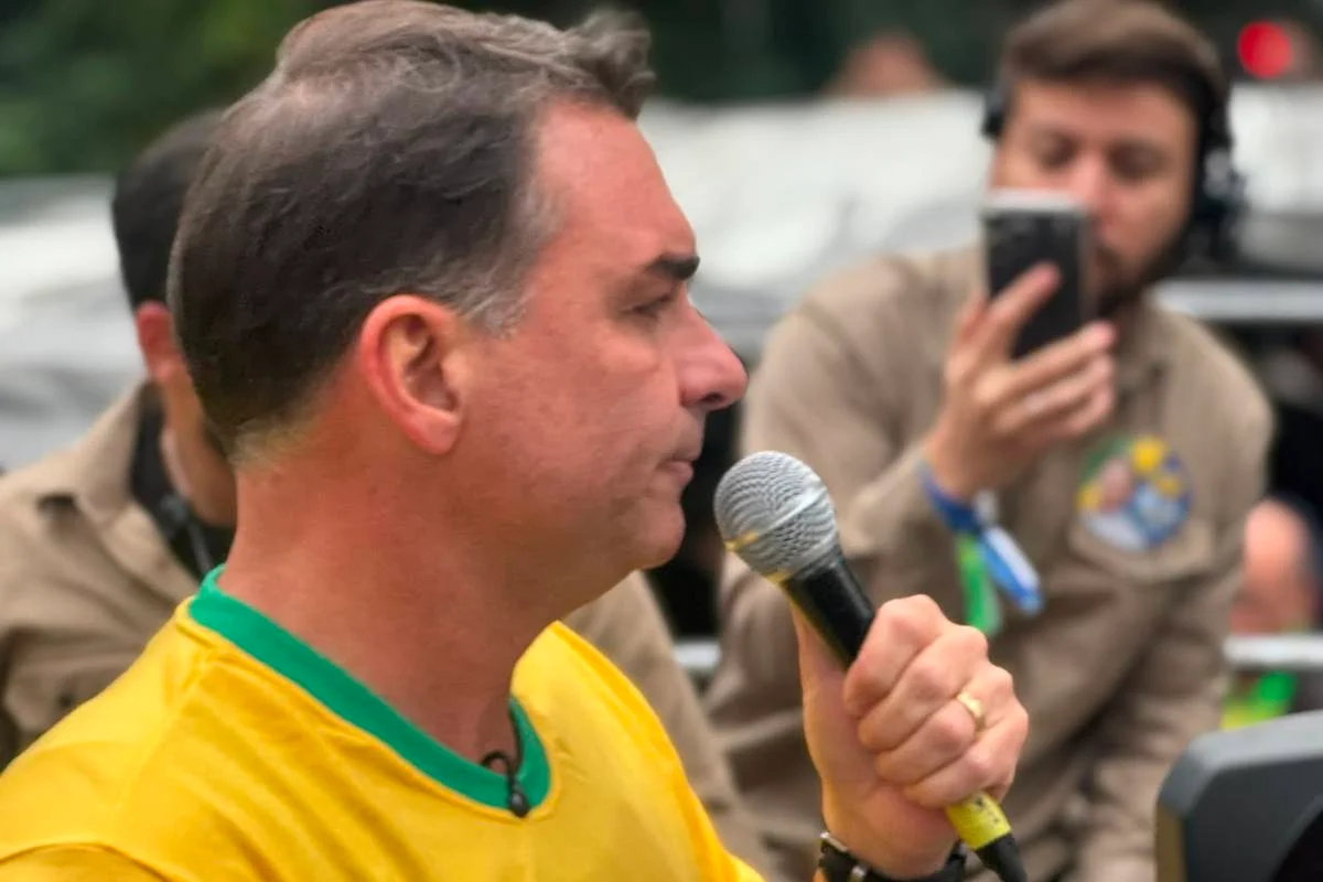 Flávio Bolsonaro em comício na Avenida Paulista, no 7 de Setembro - Metrópoles