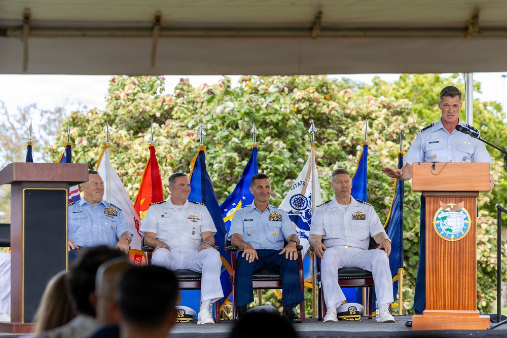 Imagem relacionada à notícia: Adm posterior. Golightly, EUA Guarda Costeira Assume o Comando da Força Tarefa Interinstitucional Conjunta