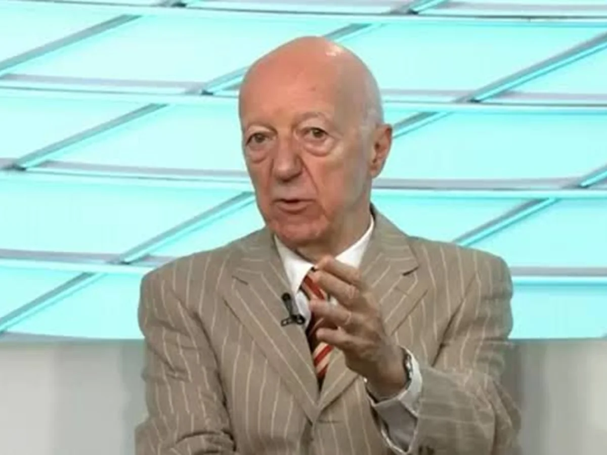 Morre Claudio Carsughi, referência do jornalismo esportivo, aos 93 anos
