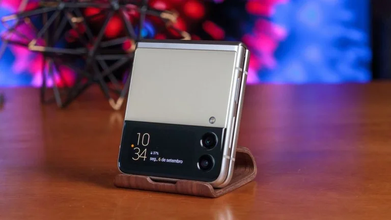 Samsung encerra suporte a dois celulares dobráveis populares