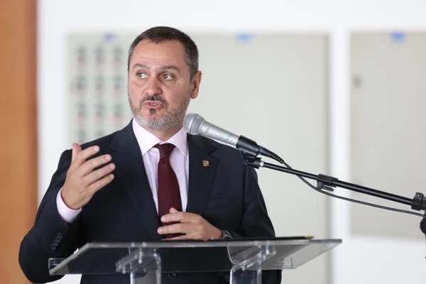 Fux e Kassio antecipam voto, e STF tem maioria para afastamento de Andrei