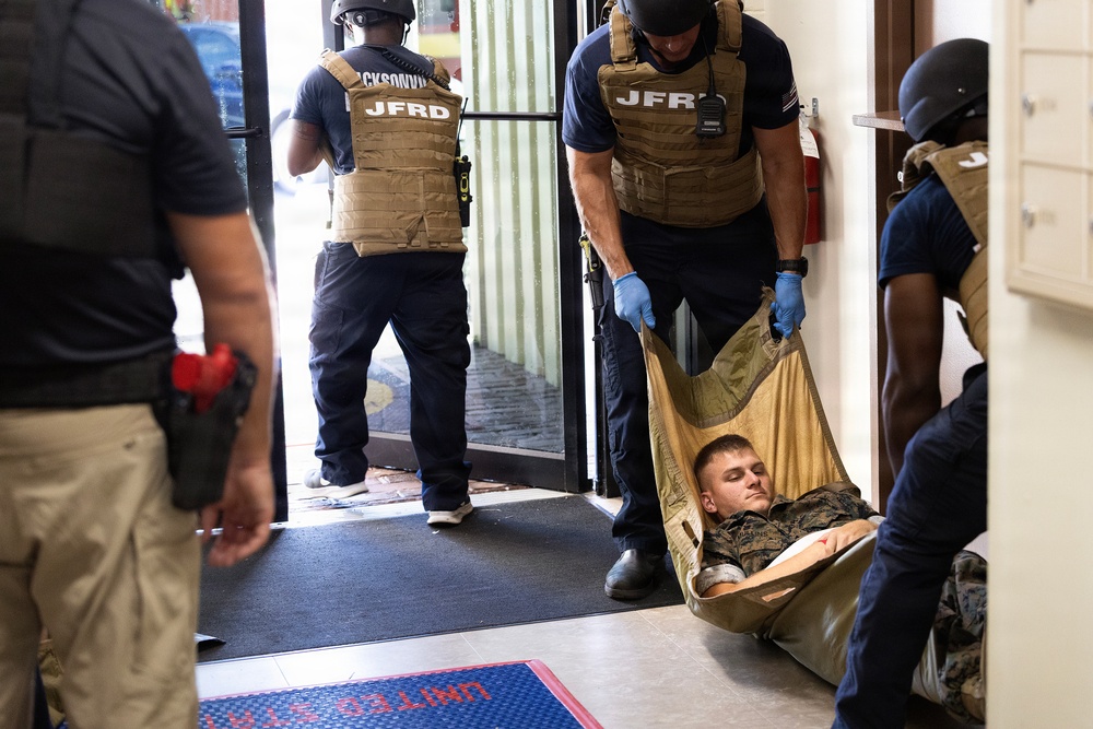 Imagem relacionada à notícia: Parcerias simuladas de testes de ataque protegendo o centro logístico do Corpo Marinho