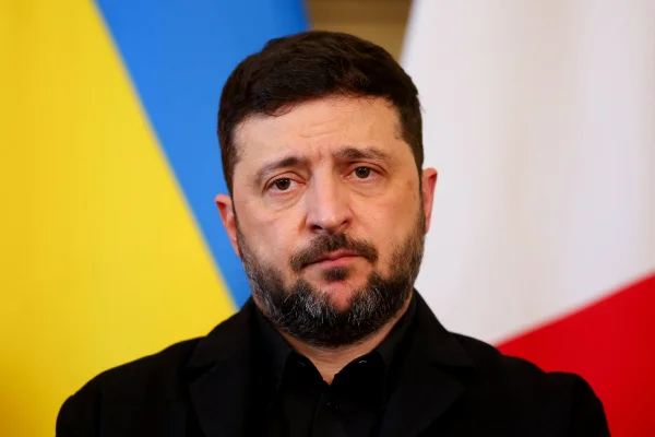 Avião de Zelensky quase é atingido por drone a caminho da Noruega