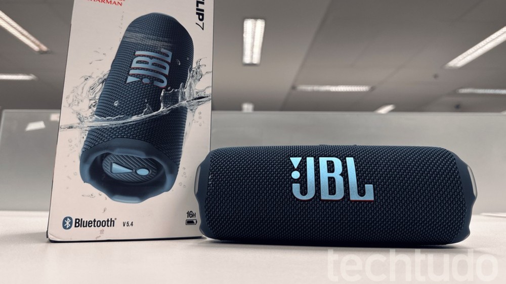 JBL Flip 7 é um dos modelos testados e aprovados pelo TechTudo — Foto: Rammom Nogueira/TechTudo