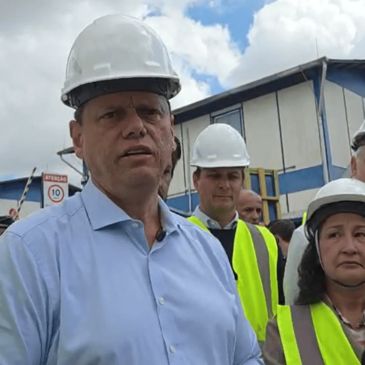 Tarcísio grava em obras do governo de SP usando brecha em lei eleitoral