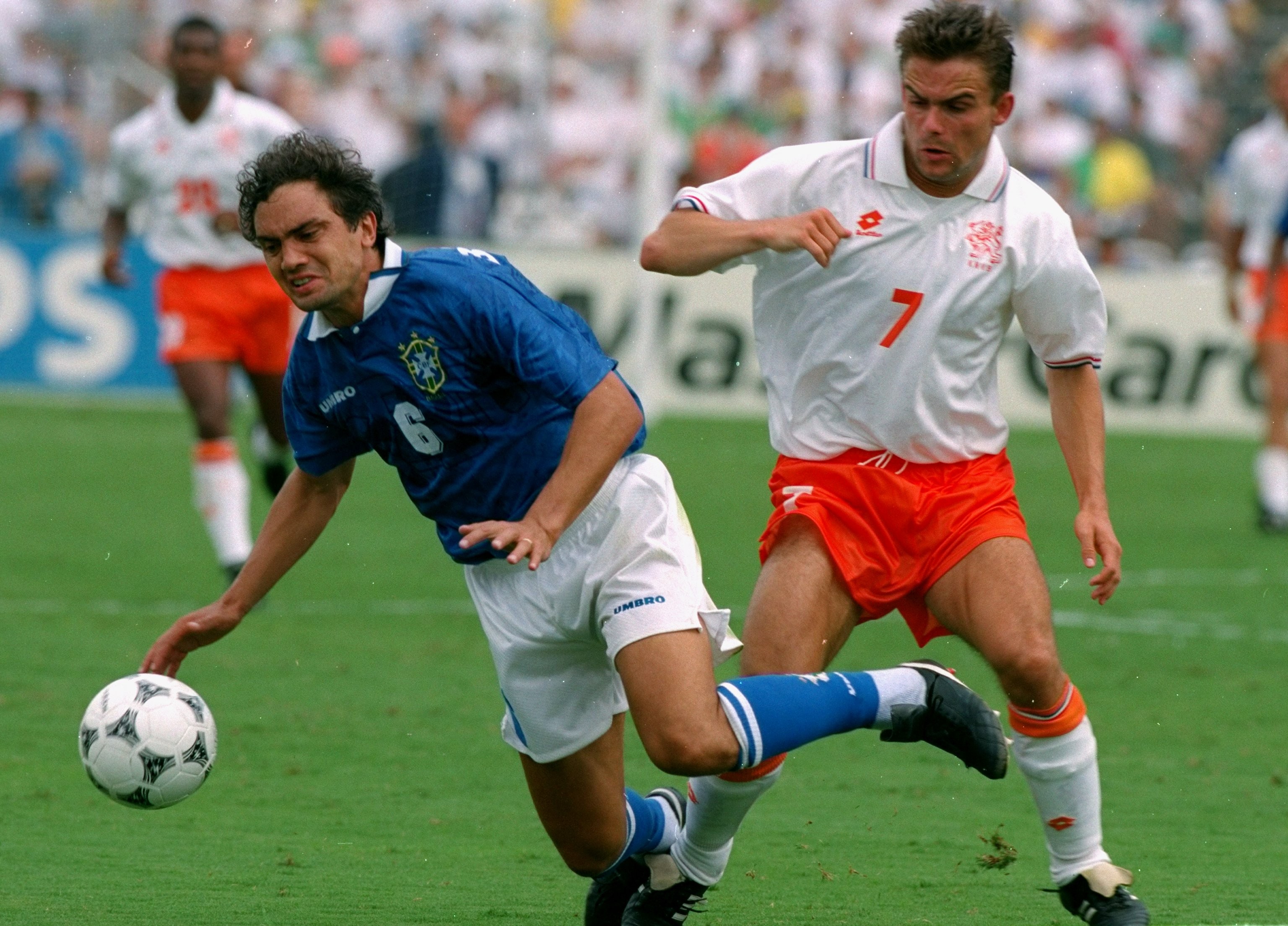 Ex-Holanda deixa o futebol por problemas de saúde: "Não posso mais suportar esta vida"