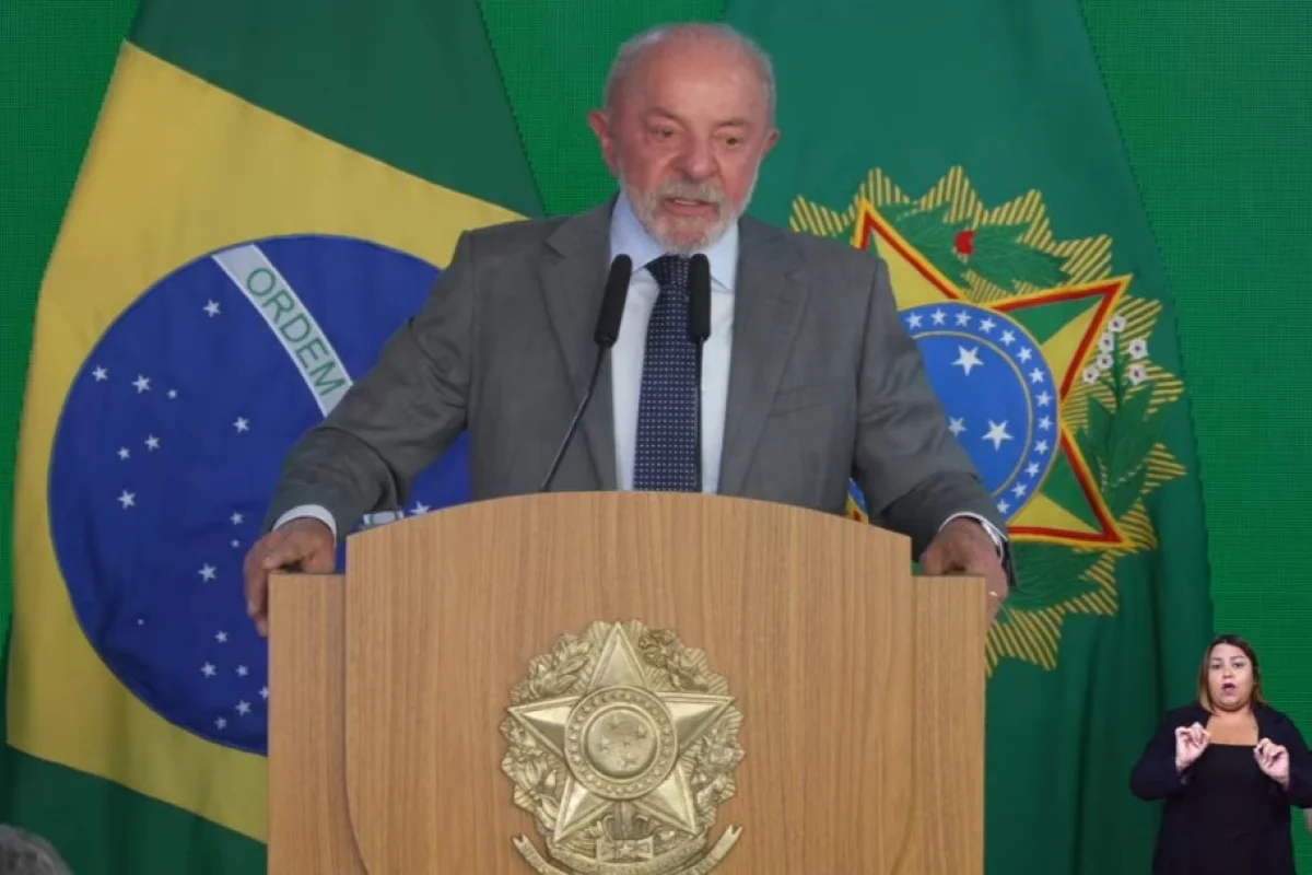 Imagem colorida mostra Lula - Metrópoles