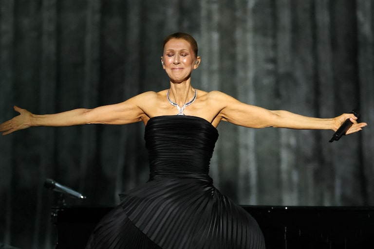 Céline Dion chora em seu 1º show após 6 anos longe dos palcos por conta de doença