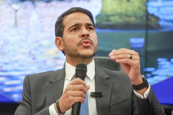 AGU insistirá com recurso no STF mesmo após Dino reintegrar Andrei - destaque galeria