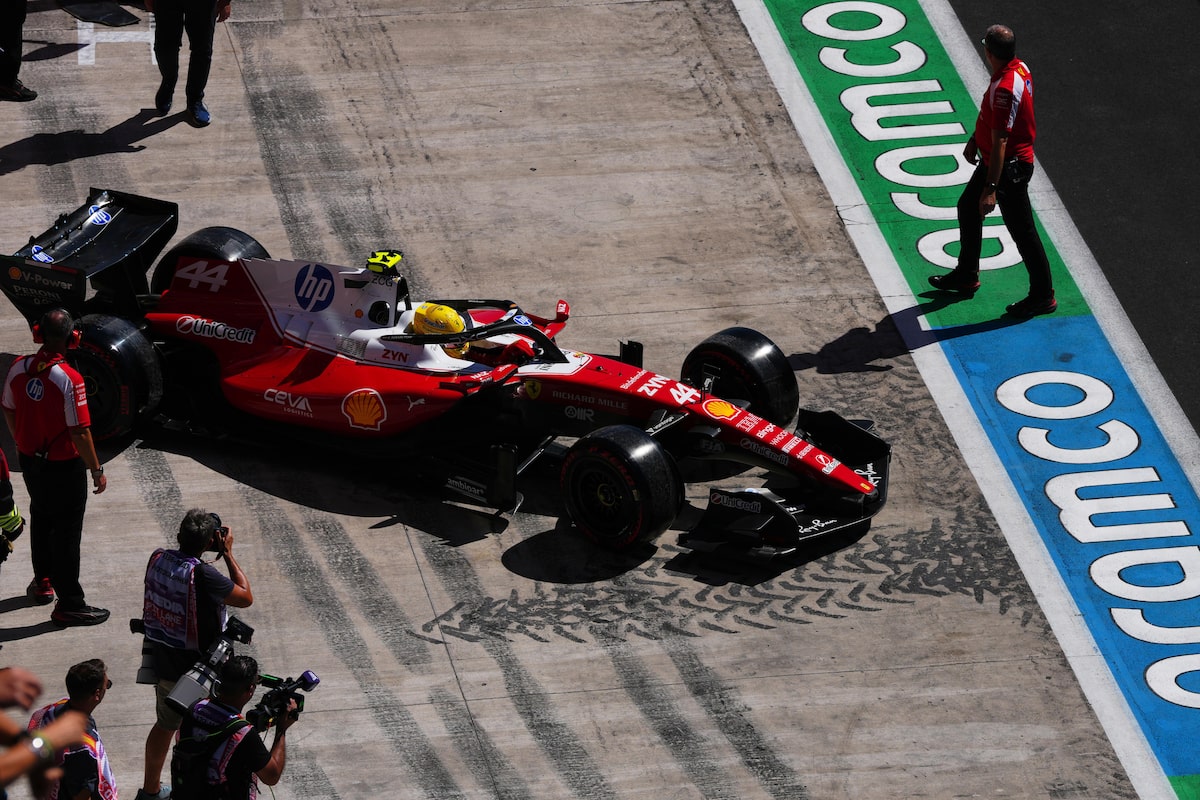 Lewis Hamilton bate no TL3 e atividades ficam paralisadas por quase 40 minutos; assista