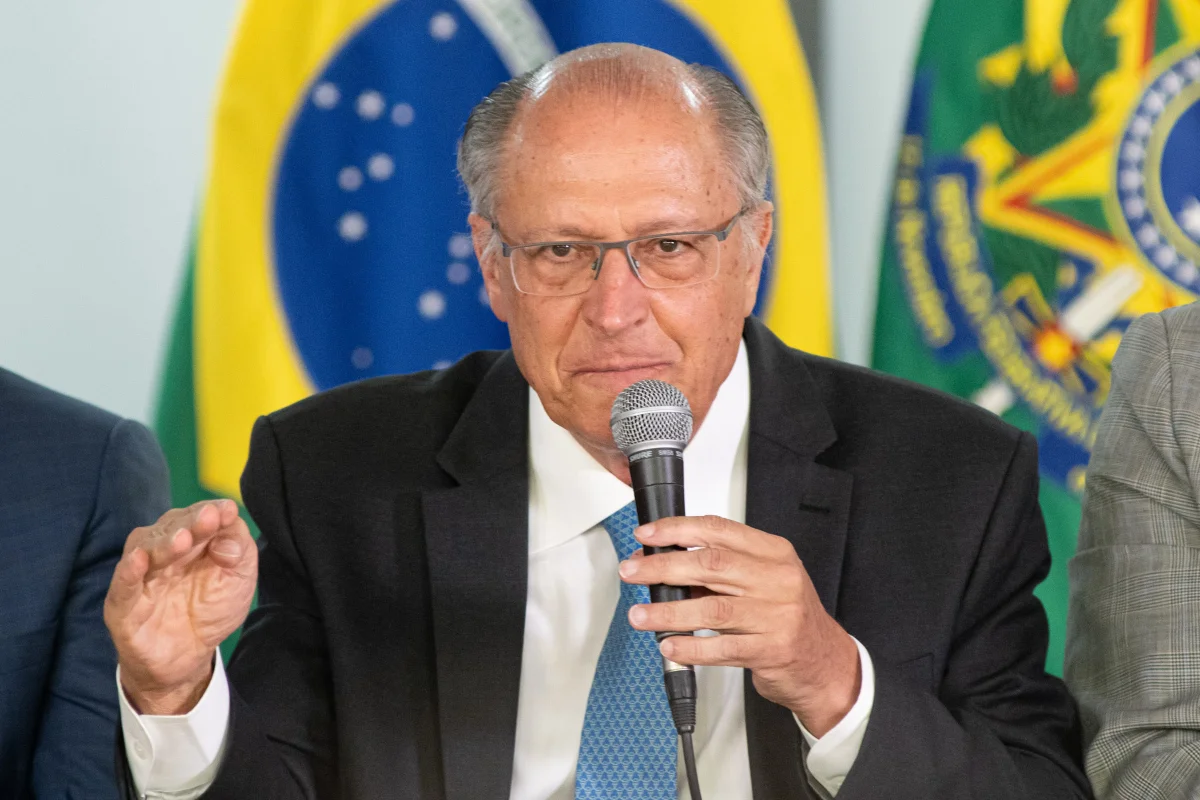 Mendonça inclui Alckmin em ação de Flávio contra Durigan e Lula no TSE