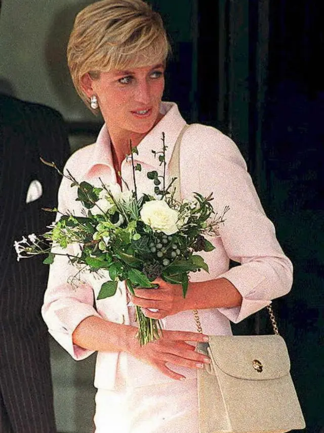 Imagem da matéria: Quando o Ícone de Estilo da Princesa Diana é Recriado com Milhares de Flores