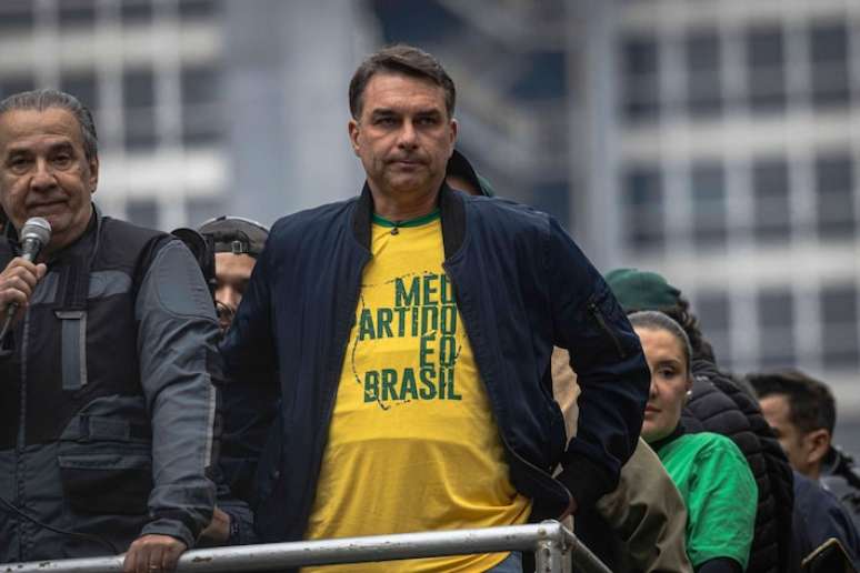 Entenda polêmica que envolveu informação falsa sobre Flávio Bolsonaro e Nossa Senhora Aparecida