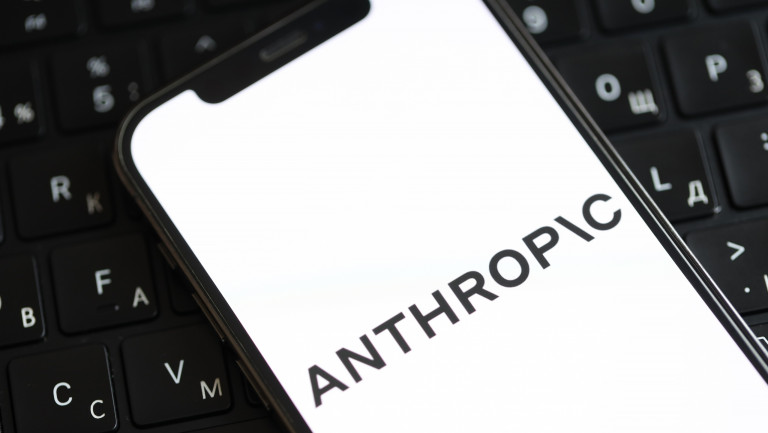 CEO da Anthropic pede freio na IA e alerta que tecnologia pode dominar a internet