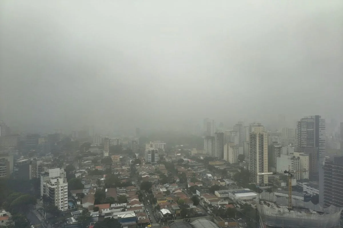Dia vira noite e cidade de SP entra em estado de atenção para alagamentos