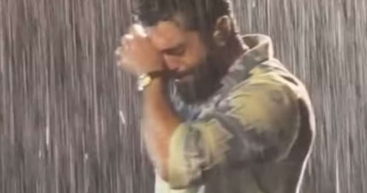 Henrique, da dupla com Juliano, chora ao revelar esgotamento em show; fãs estavam sob chuva