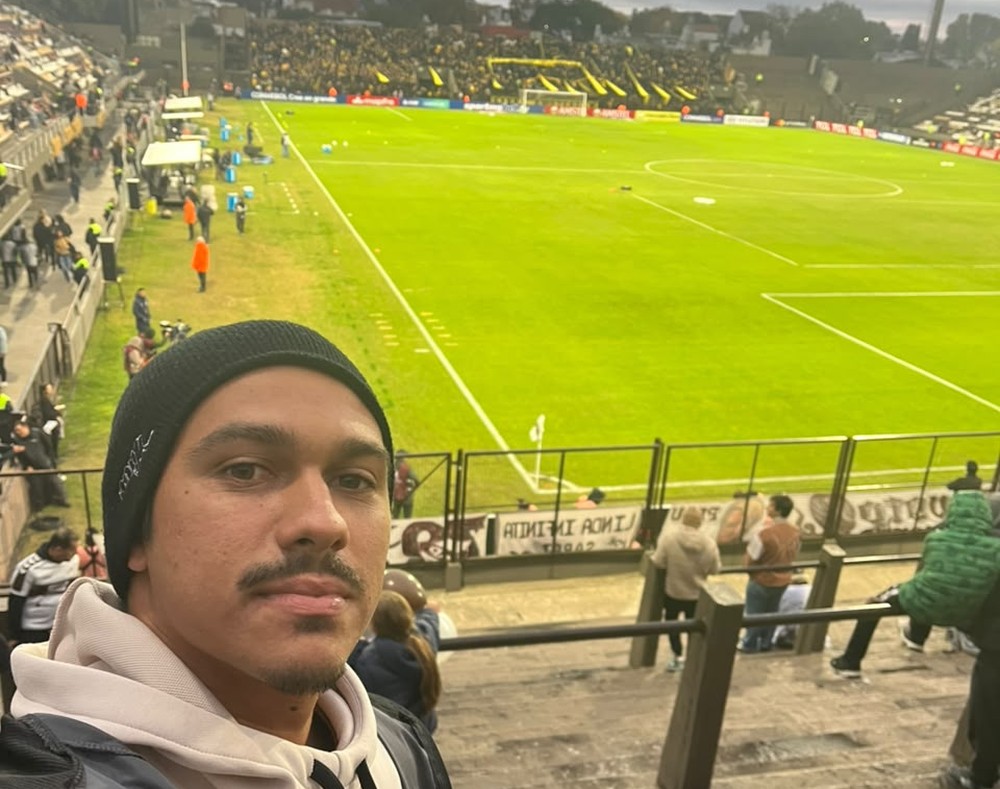O repórter Lucas Ribeiro assistiu ao jogo do Platense contra o Peñarol, no Ciudad de Vicente López, pela Libertadores — Foto: Lucas Ribeiro/O Globo