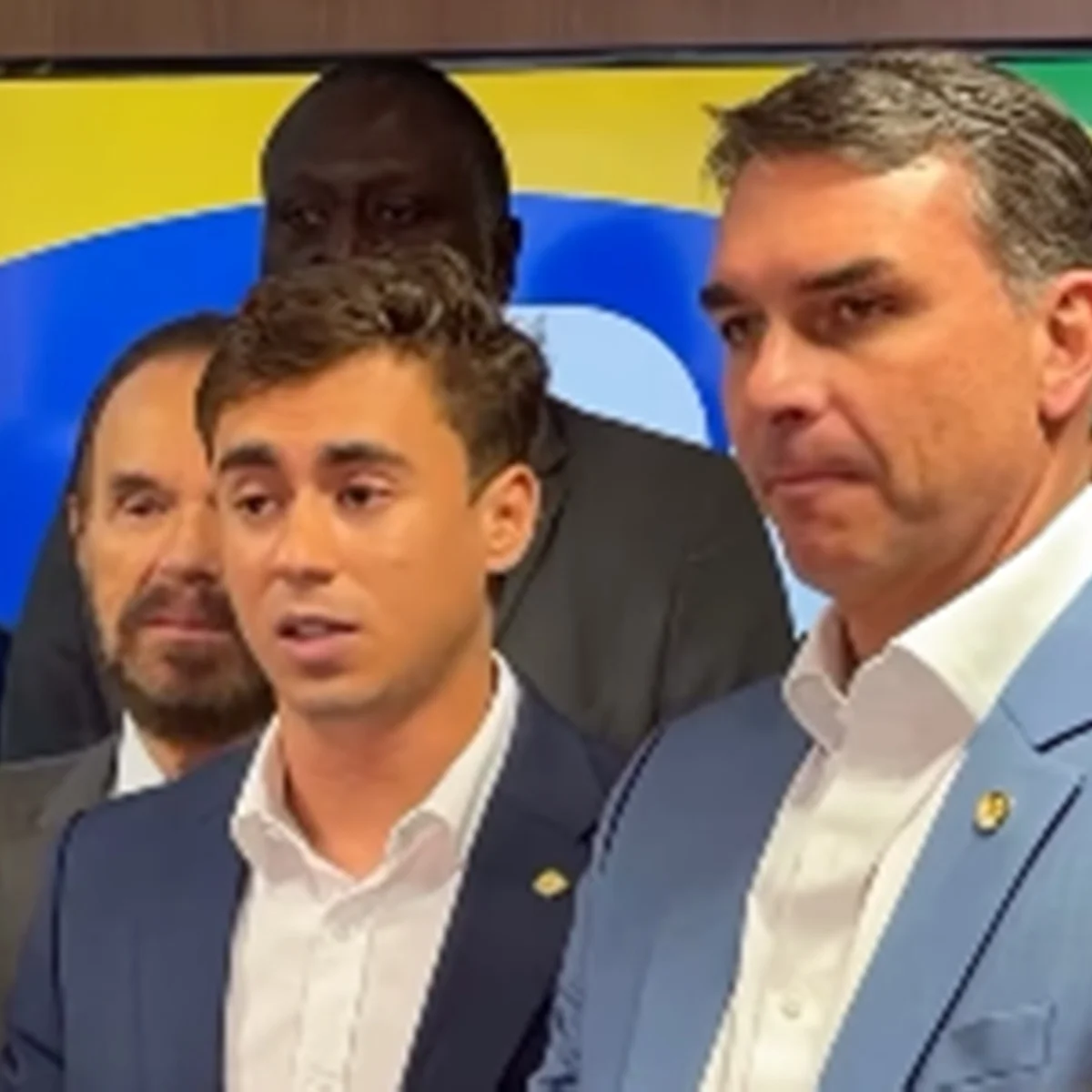 Flávio Bolsonaro e Nikolas percorrem cidades de MG nesta quinta (24/9)