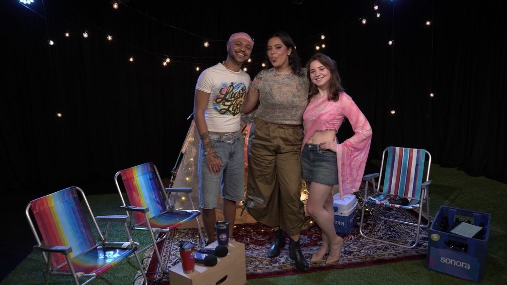 Fãs de Zara Larsson durante Acampamento Sonora