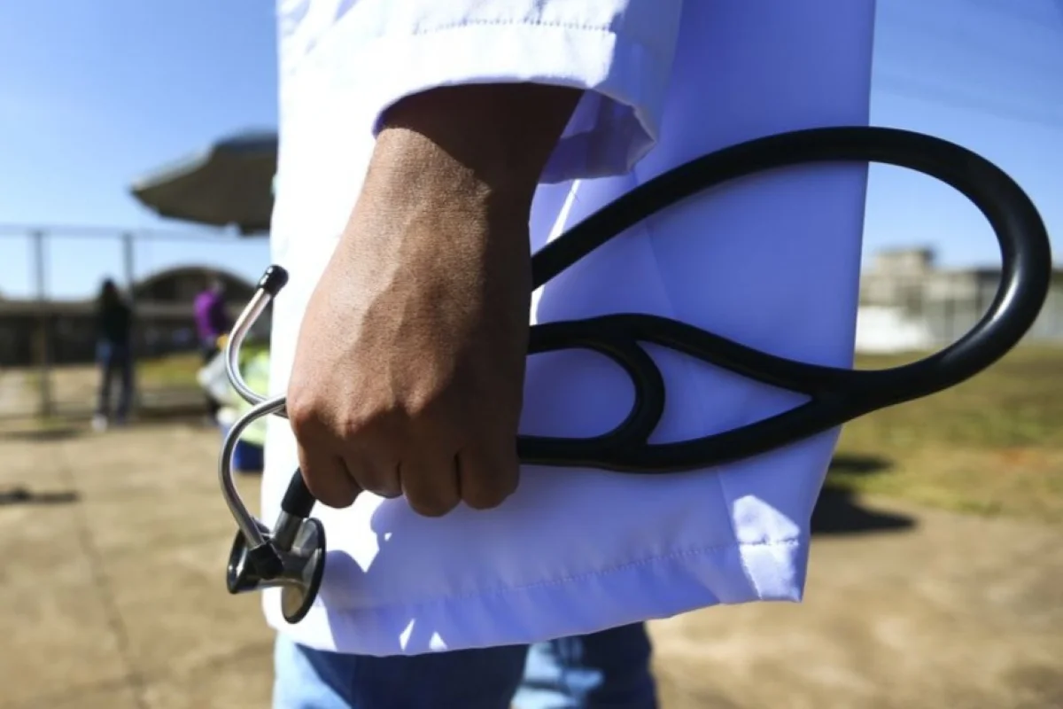 Médico é denunciado pela morte de jovem após crise de asma em GO