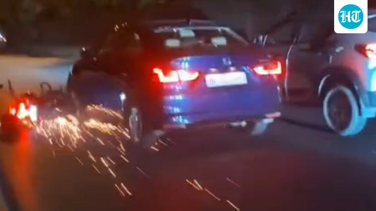 Homem cai, bicicleta estacionada arrastada sob carro em RK Puram, Delhi, motorista de 73 anos detido