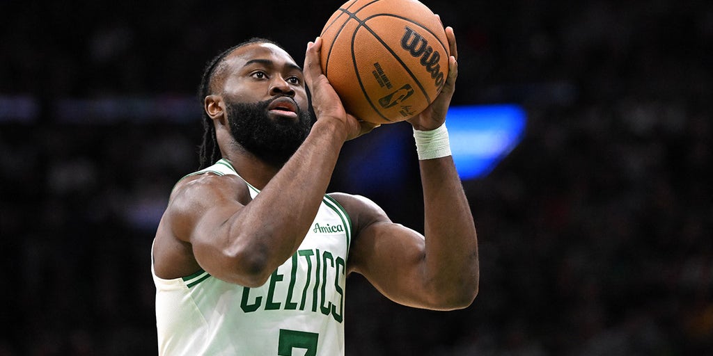 A estrela da NBA Jaylen Brown diz em uma entrevista ridícula que é um influenciador, não um entretenimento para os fãs