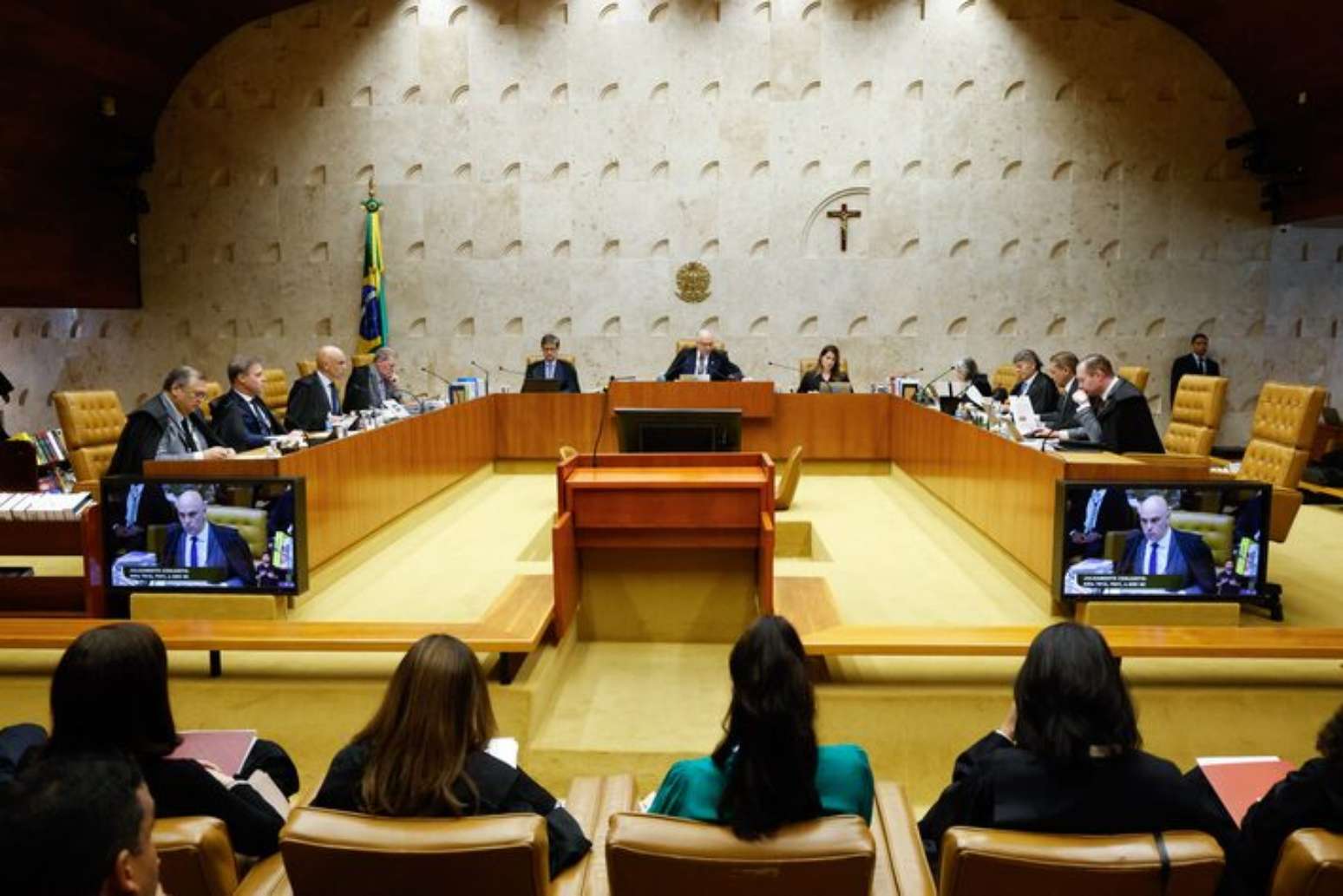 Fachin cancelou sessão de julgamentos no STF