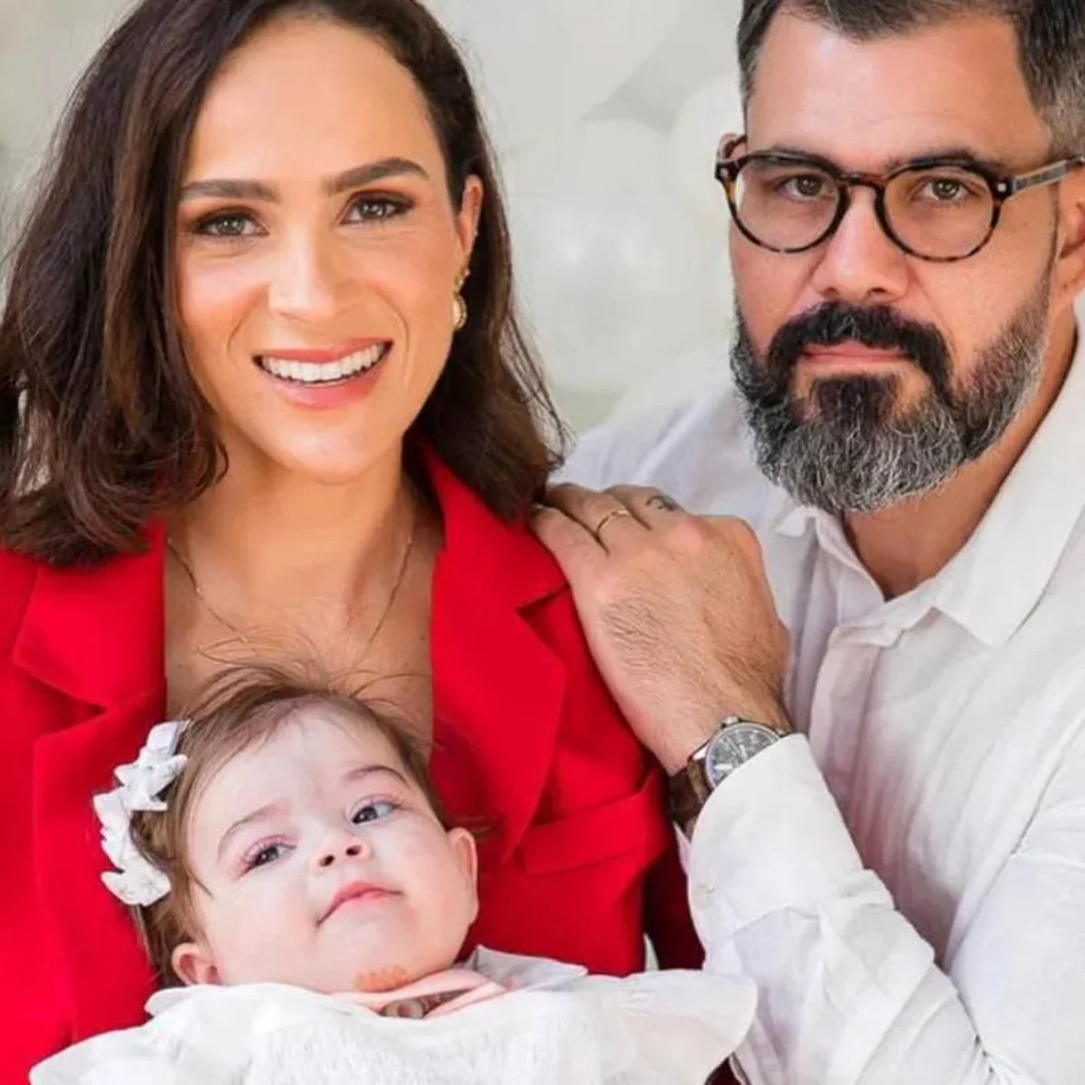 Letícia Cazarré se revolta com críticas por não acompanhar filha internada