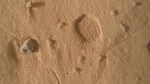 Rover Curiosity encontra buracos misteriosos no solo de Marte