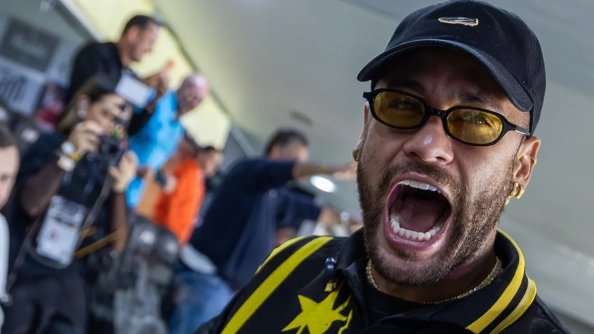 Victor Hugo dá camisa para Neymar, mas provoca: "Na Arena vai ser sinistro"