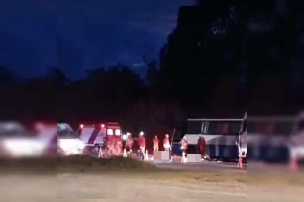 Acidente entre caminhão e moto deixa dois mortos na BR-080