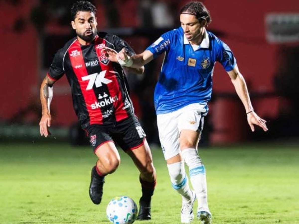 Grêmio é derrotado pelo Vitória e segue sem vencer fora no Brasileirão