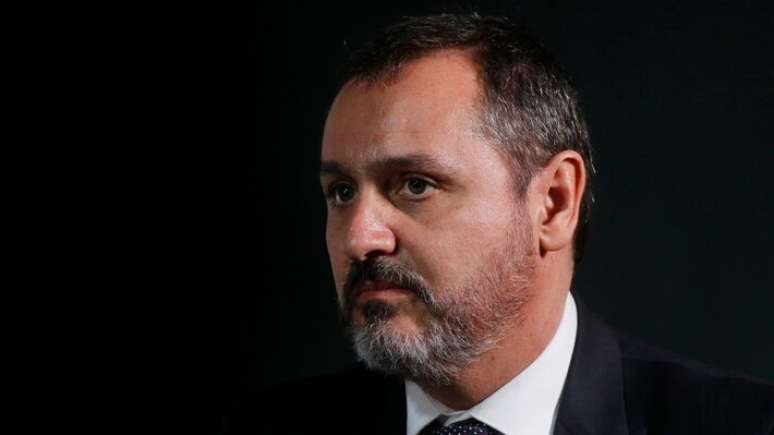 STF vive 'anarquia institucional' com 'choque' de ordens entre Dino e Mendonça, dizem especialistas