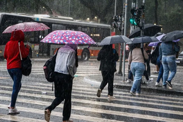 Defesa Civil alerta para chuvas fortes com rajadas de vento e granizo em SP