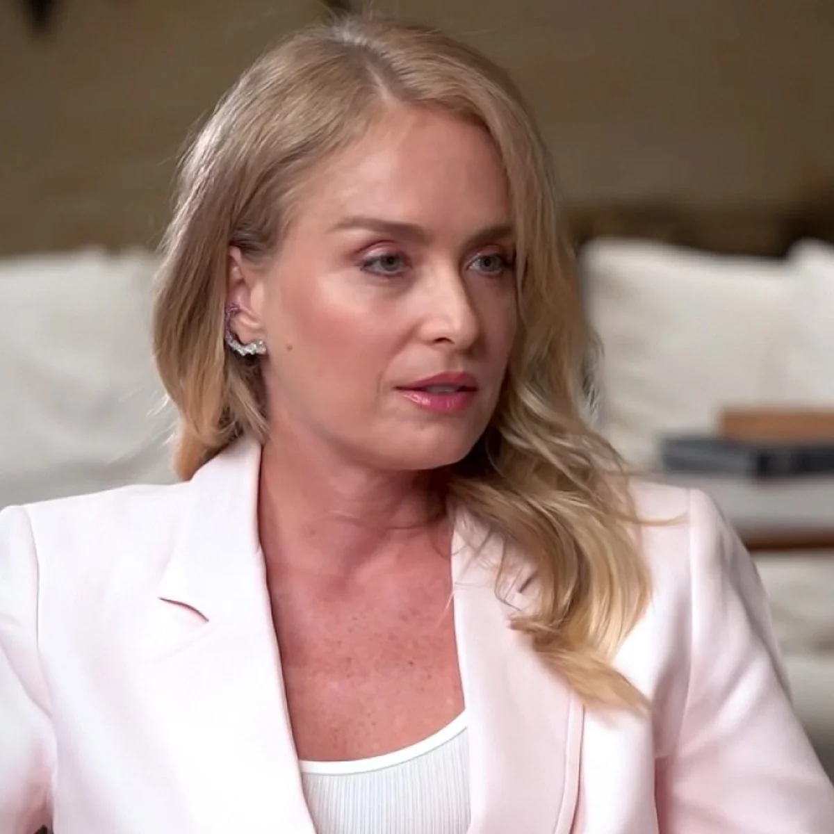 Angélica muda visual e adere a corte long bob; veja antes e depois