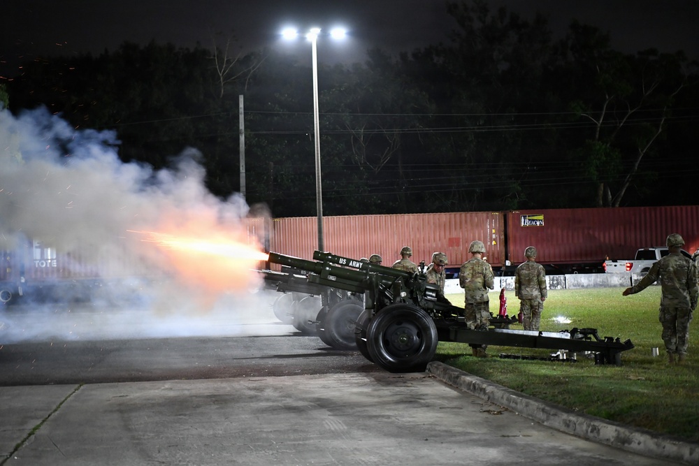 Imagem relacionada à notícia: Milhares de pessoas celebram os EUA Dia da Independência com tradições do Exército em Porto Rico